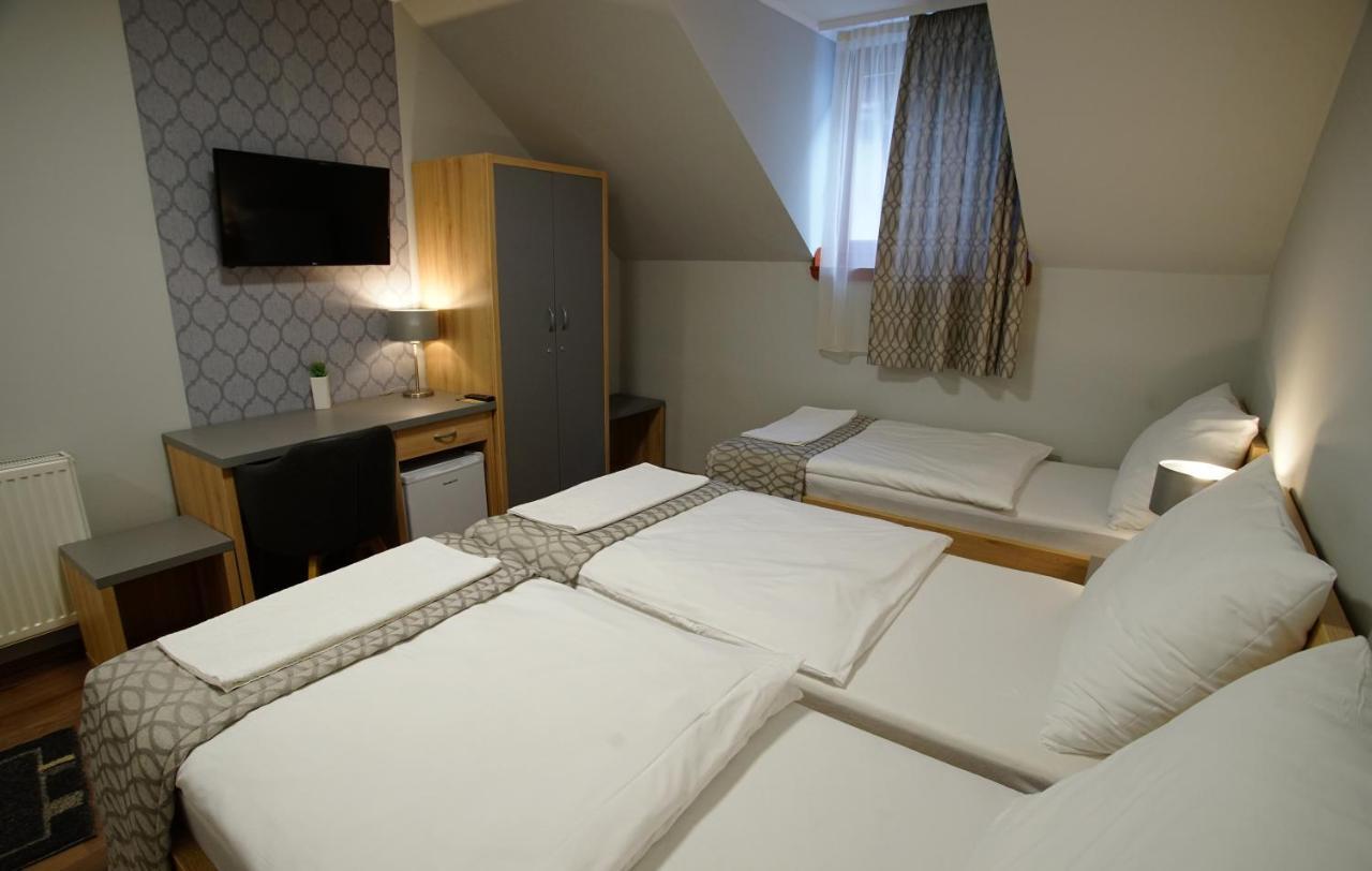 Dolce Vita Panzio Miskolc Extérieur photo