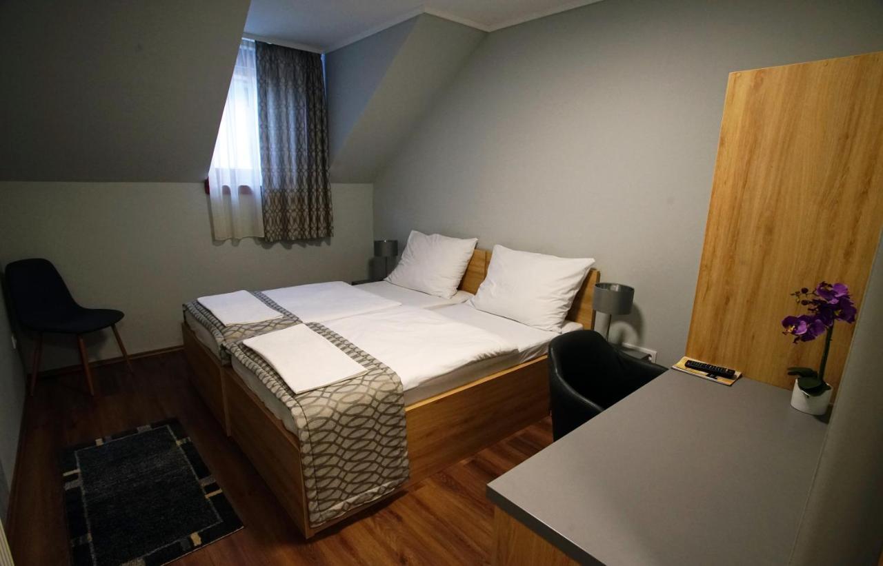 Dolce Vita Panzio Miskolc Extérieur photo