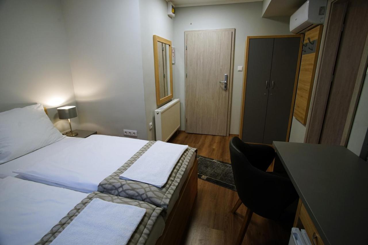 Dolce Vita Panzio Miskolc Extérieur photo